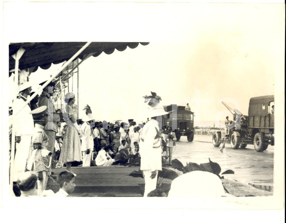Fotografia d epoca originale 1954 COLOMBO SRI LANKA Elizabeth II attends parade of the Ceylon Armed Forces 1