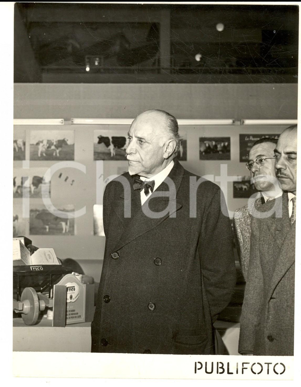 Fotografia d epoca originale 1950 MILANO Sen. Luigi GASPAROTTO in visita alla Fiera Campionaria Foto 14x18 1