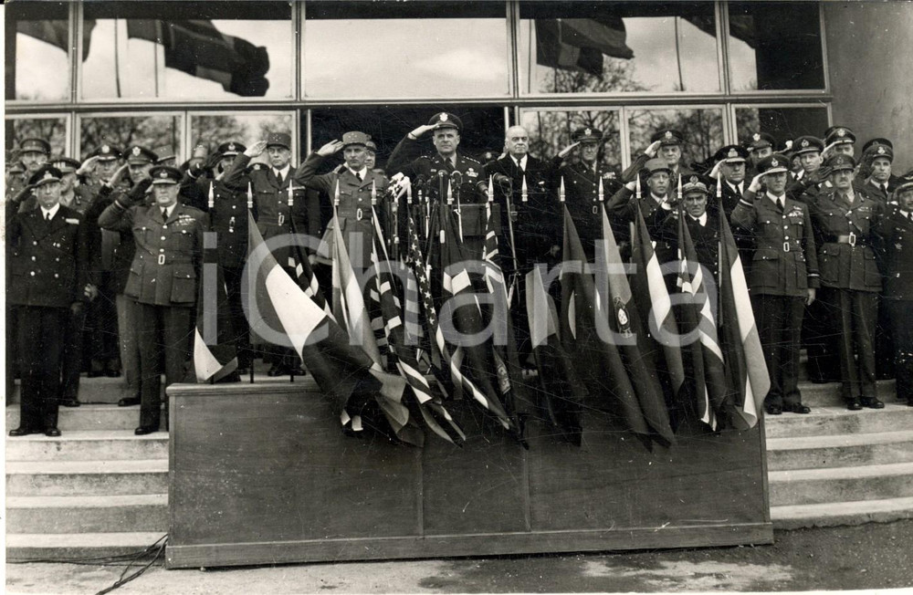 Fotografia d epoca originale 1953 NATO 2Â° Anniversario SHAPE Matthew RIDGWAY con lord Hastings Lionel ISMAY 1