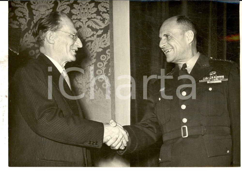 Fotografia d epoca originale 1953 ROMA Gen. Matthew RIDGWAY da Alcide DE GASPERI in visita di congedo Foto 1