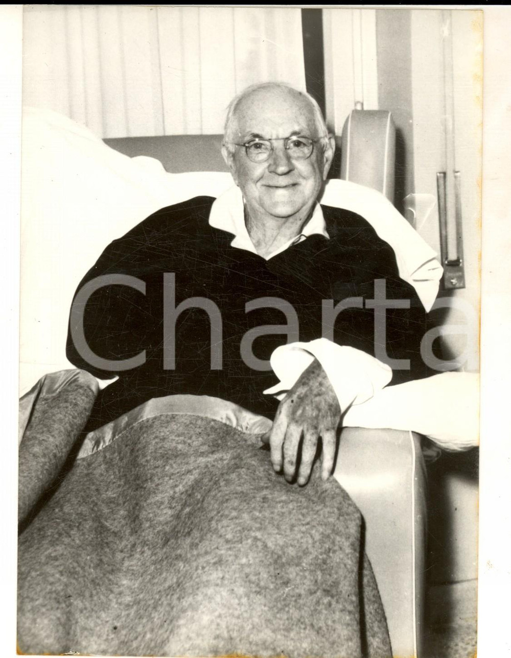 Fotografia d epoca originale 1958 ROMA Il card. Samuel STRITCH in ospedale dopo un amputazione Foto 1