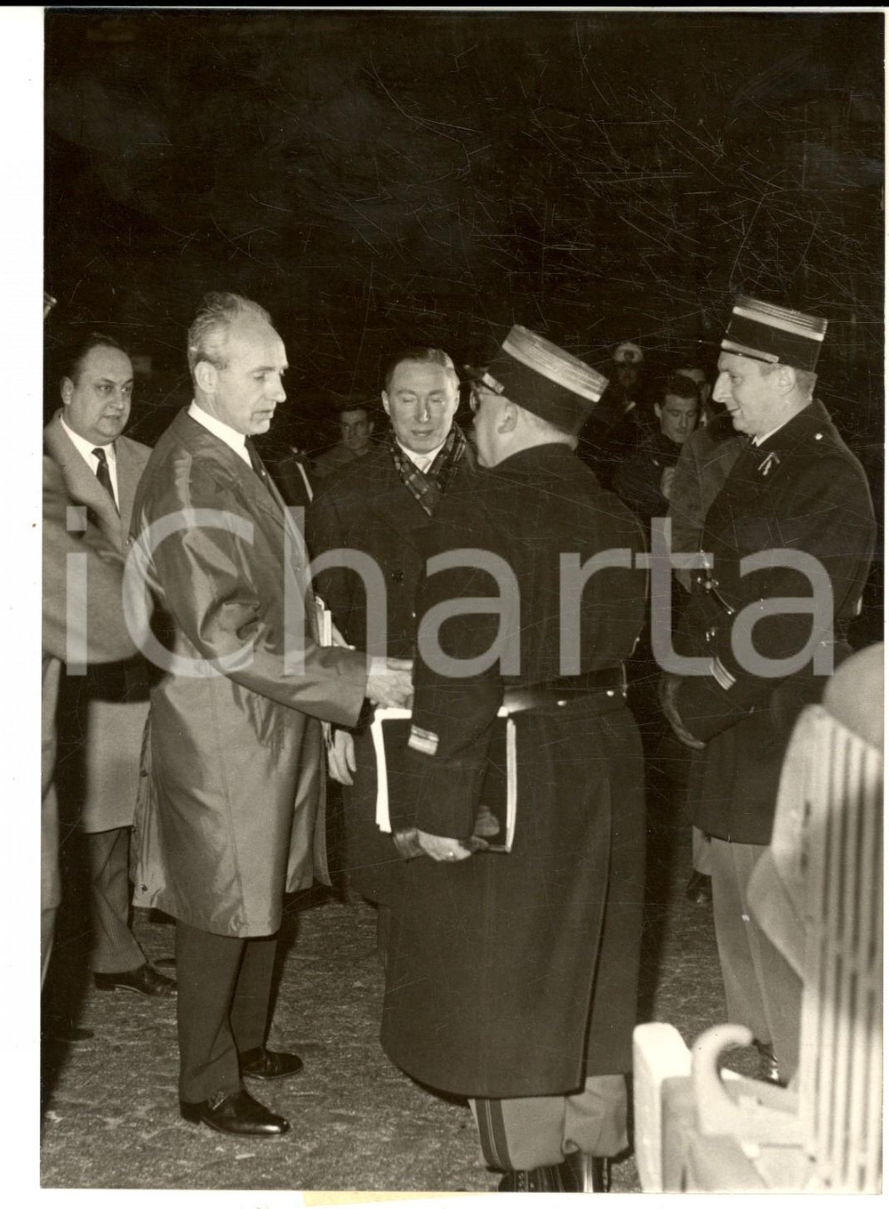 Fotografia d epoca originale 1962 PARIS Prefet Maurice PAPON inspecte la police pour manifestation syndicale 1