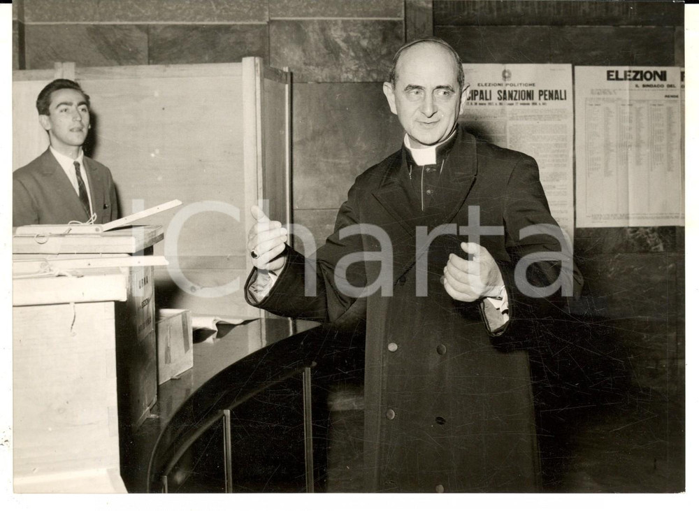 Fotografia d epoca originale 1958 MILANO ELEZIONI POLITICHE Mons. Giovanni Battista MONTINI alle urne Foto 1
