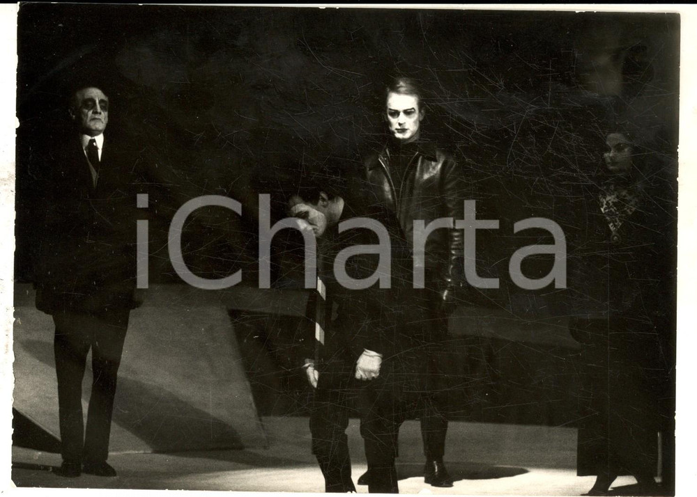 Fotografia d epoca originale 1960 ca TEATRO MILANO ? Una compagnia di attori in scena  Foto 18x14 cm 1