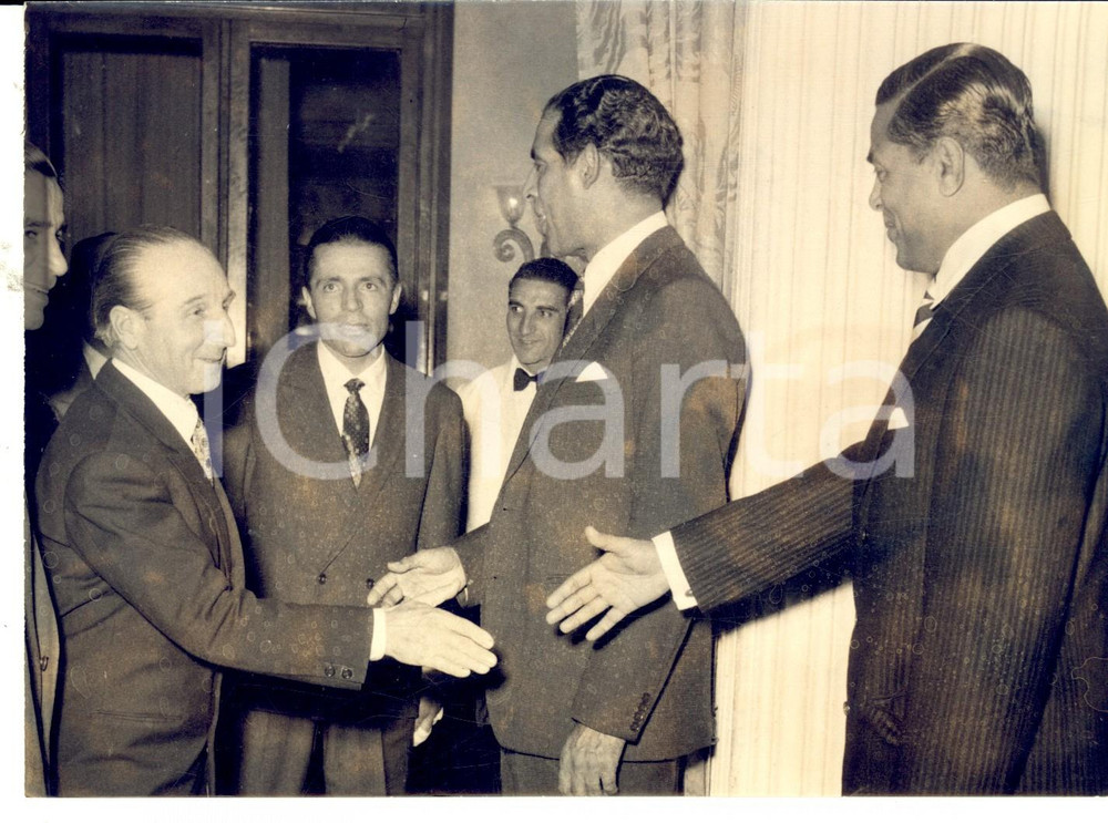 Fotografia d epoca originale 1954 MILANO Ambasciatore del Pakistan Ahmed AZIZ offre ricevimento per reduci K2 1