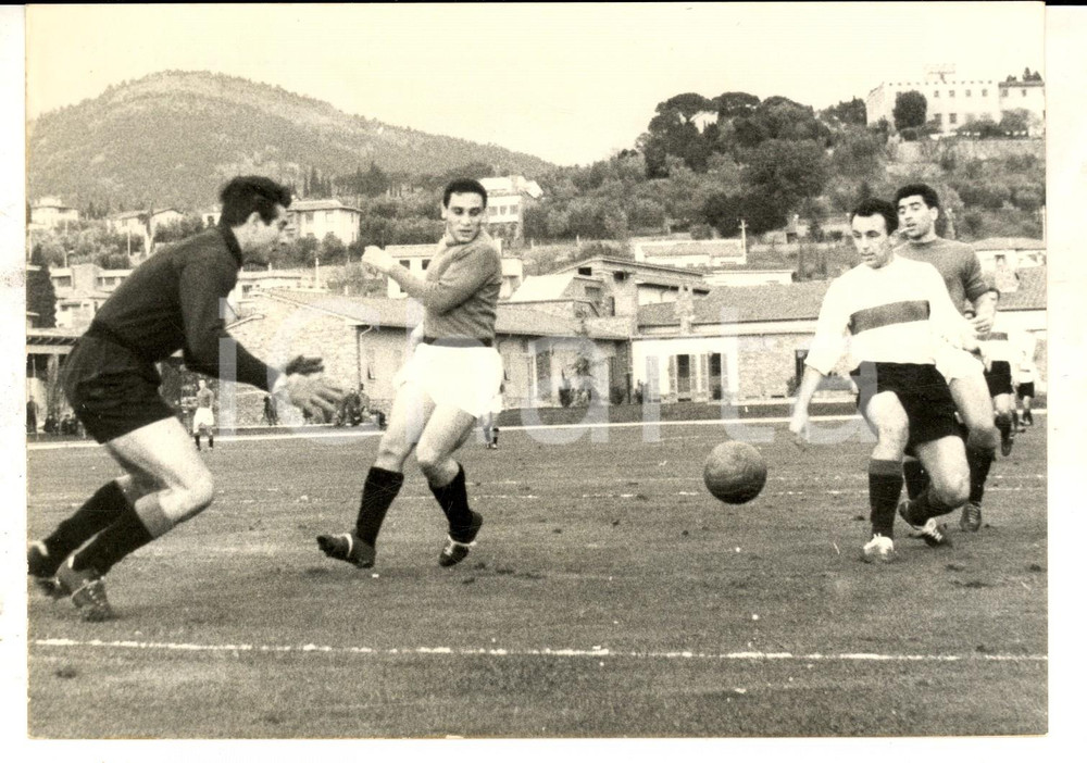 Fotografia d epoca originale 1965 COVERCIANO NAZIONALE Deviazione Lorenzo BUFFON su tiro di Sergio BRIGHENTI 1