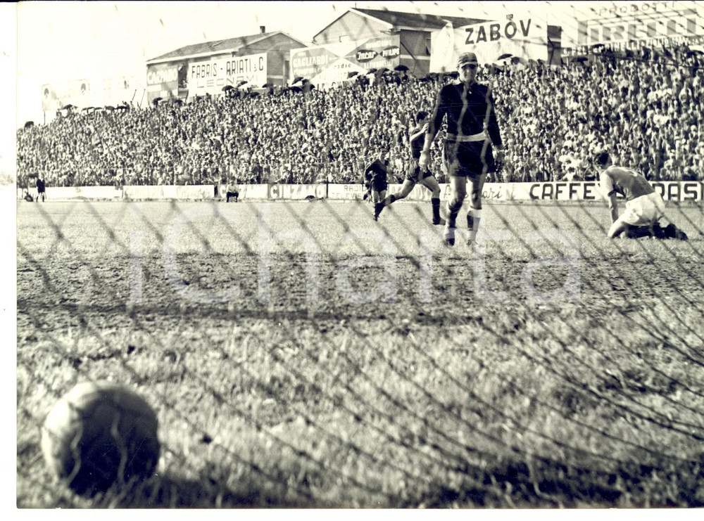 Fotografia d epoca originale 1960 CALCIO SERIE A BOLOGNAGENOA 13 Il 2Â° goal di Giorgio DAL MONTE Foto 1