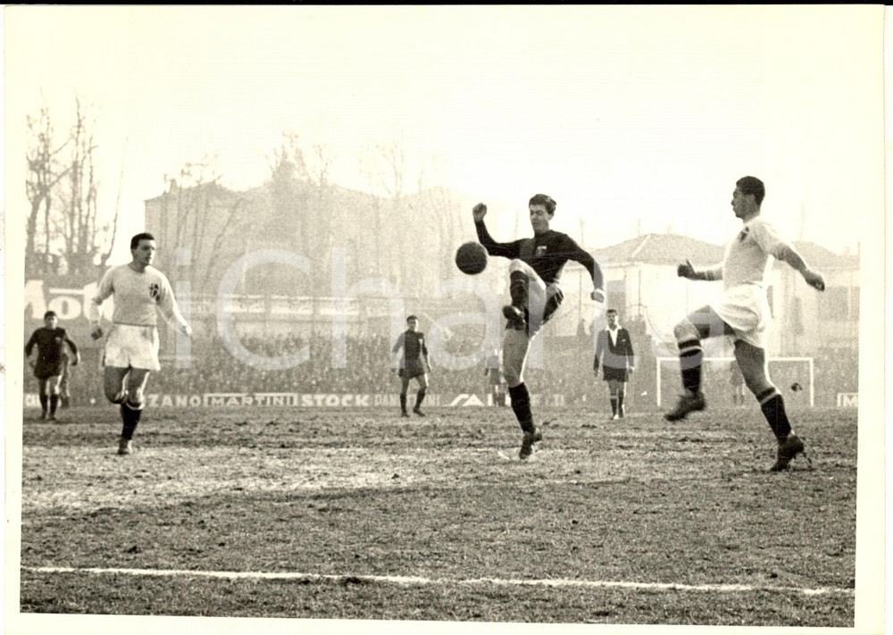 Fotografia d epoca originale 1961 CALCIO SERIE B PADOVAGENOA Attaccante interrompe un passaggio Foto 18x13 1