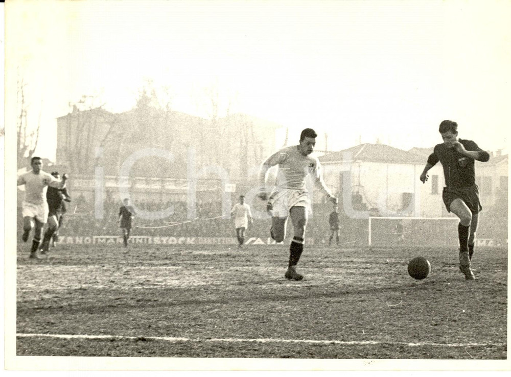 Fotografia d epoca originale 1961 CALCIO SERIE B VENEZIAGENOA Un azione in partita Fotografia 18x13 cm 1