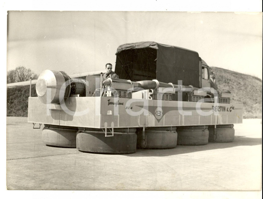 Fotografia d epoca originale 1962 SATORY / VERSAILLES PrÃ©sentation du TERRAPLANE, Hovercraft franÃ§ais Photo 1