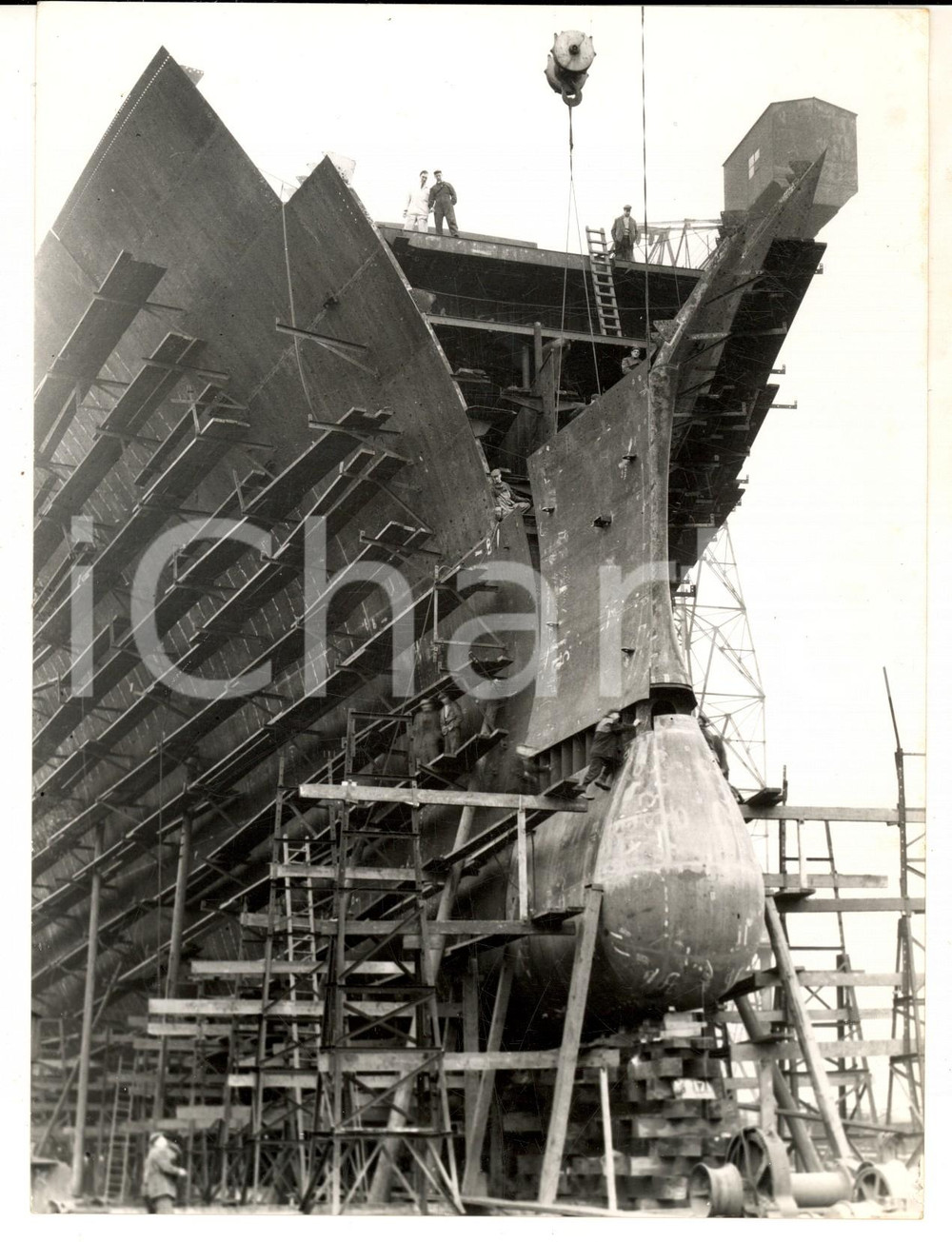 Fotografia d epoca originale 1960 NEWCASTLEUPONTYNE The RMS EMPRESS OF CANADA under construction Photo 1