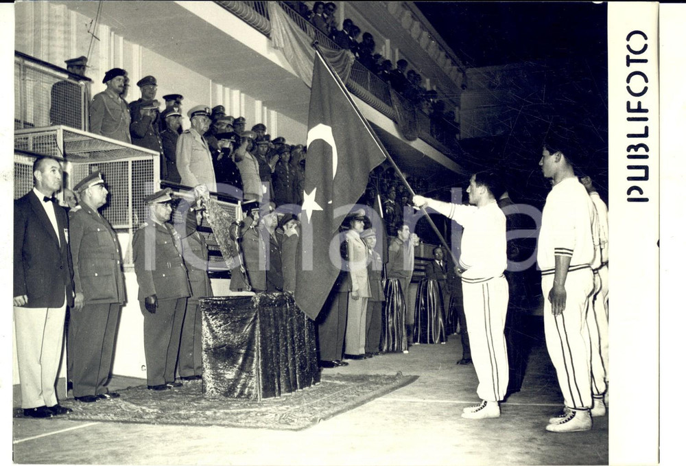 Fotografia d epoca originale 1965 NAPOLI Torneo Internazionale Militare BOXE  Squadra turca e gen. CASSINO 1