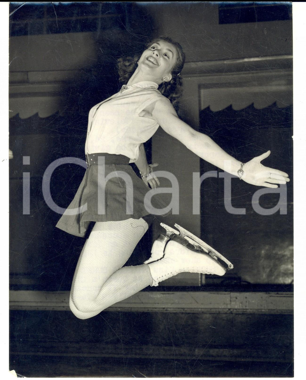 Fotografia d epoca originale 1954 ICESKATING LONDON BAYSWATER Shirley BURKE at Queen s Club Photo 16x20 1