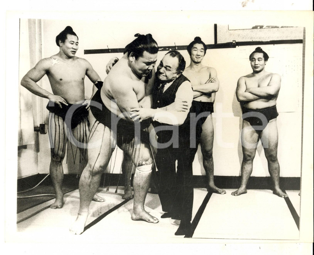 Fotografia d epoca originale 1962 TOKYO Actor Edward G. ROBINSON with the sumo wrestler TADAO Photo 20x15 1