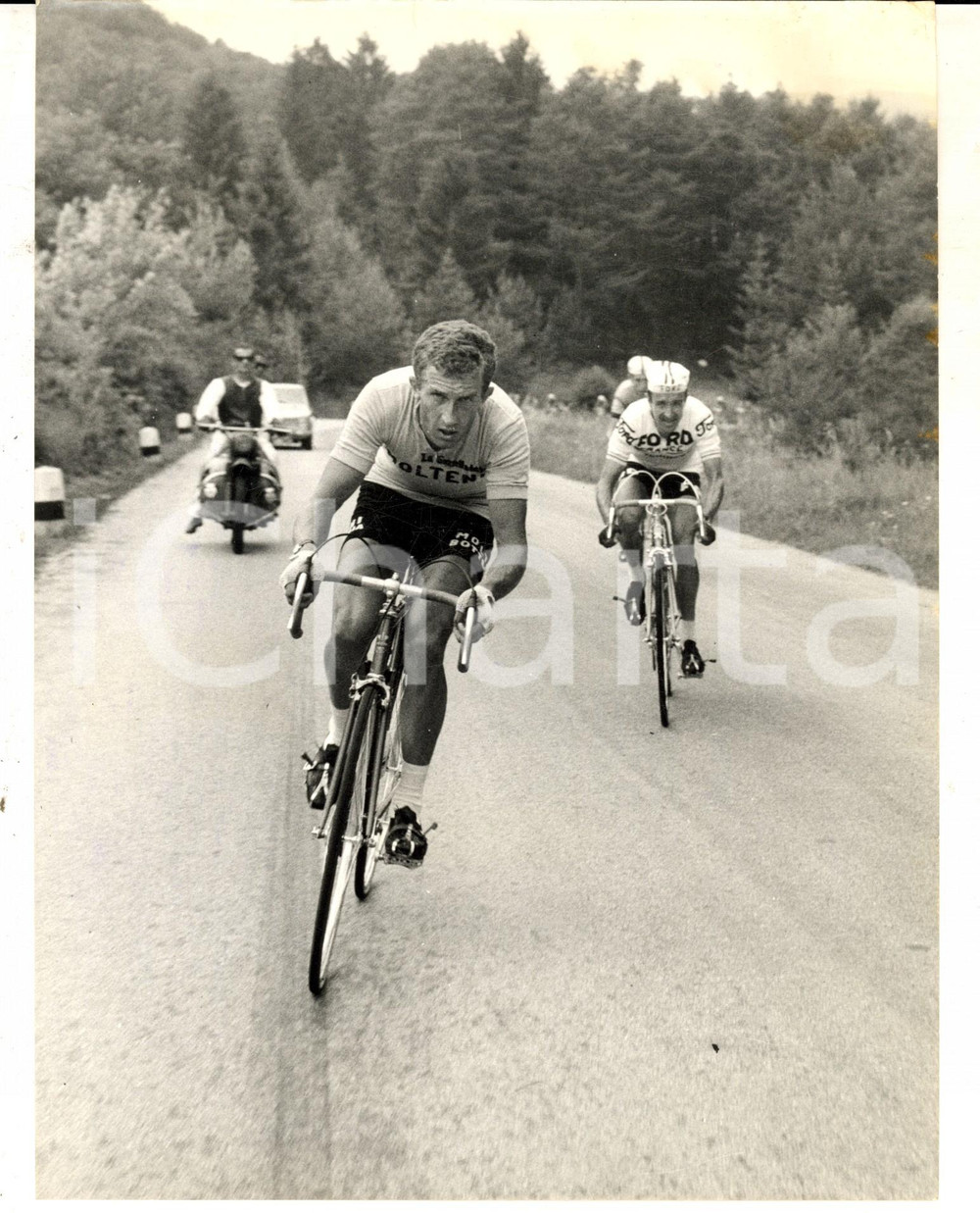 Fotografia d epoca originale 1966 CICLISMO 49Â° GIRO D ITALIA Gianni MOTTA e Julio JIMENEZ in corsa Foto 1