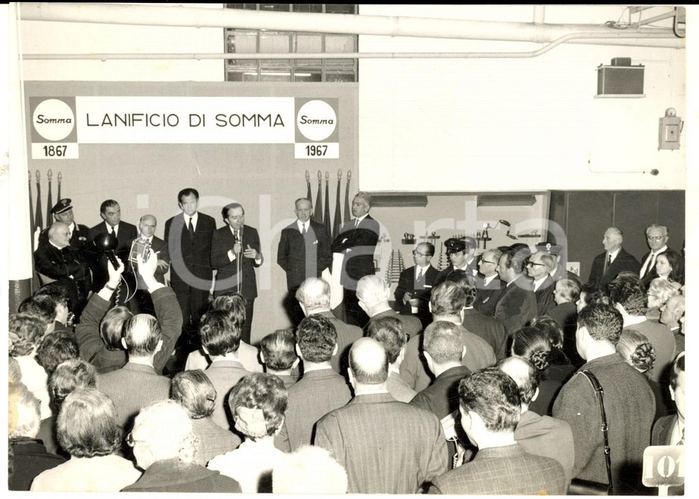 Fotografia d epoca originale 1967 LANIFICIO DI SOMMA Giulio Andreotti ricevuto dai fratelli MOSTERTS Foto 1