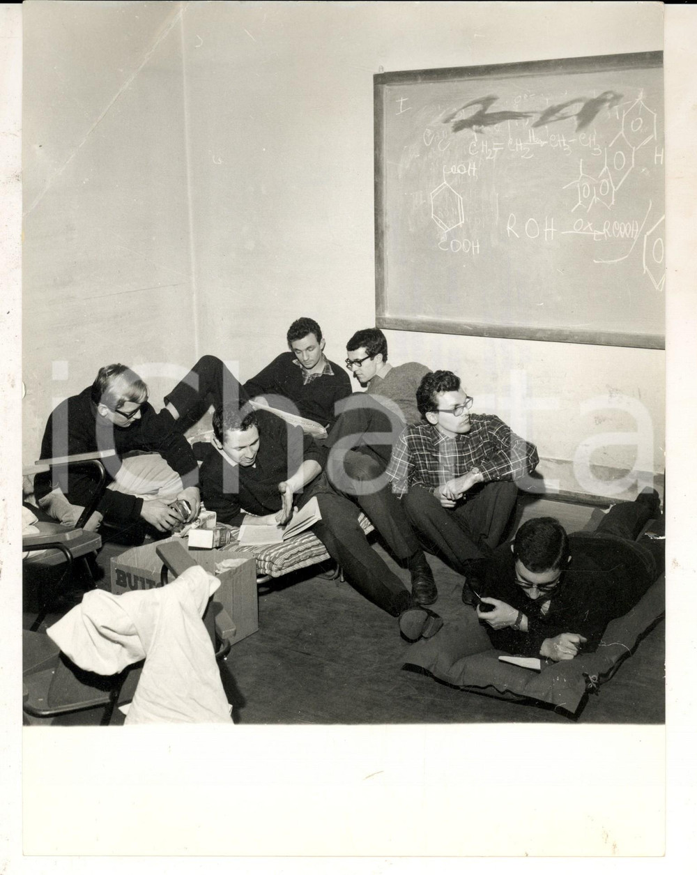 Fotografia d epoca originale 1967 MILANO UniversitÃ  Statale  Occupazione dell Istituto di Chimica Foto 1