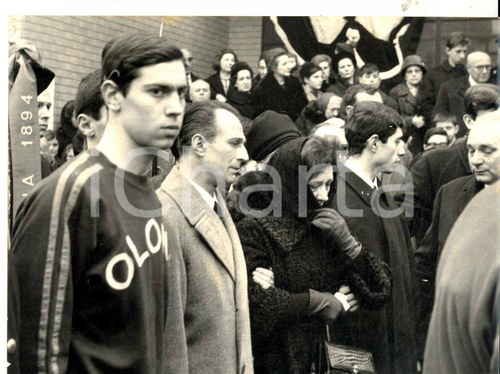 Fotografia d epoca originale 1966 MILANO Funerali della nuotatrice Daniela SAMUELE Foto 24x18 cm 1