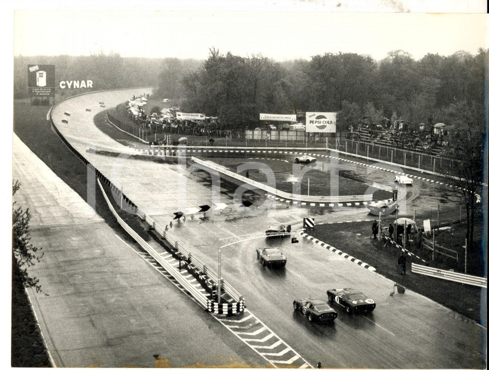 Fotografia d epoca originale 1966 MONZA 1000 km  Trofeo FILIPPO CARACCIOLO Un momento della gara Foto 24x18 1