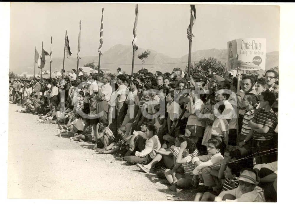 Fotografia d epoca originale 1960 ca PALERMO Pubblico giovanile per un evento internazionale Foto 18x13 cm 1