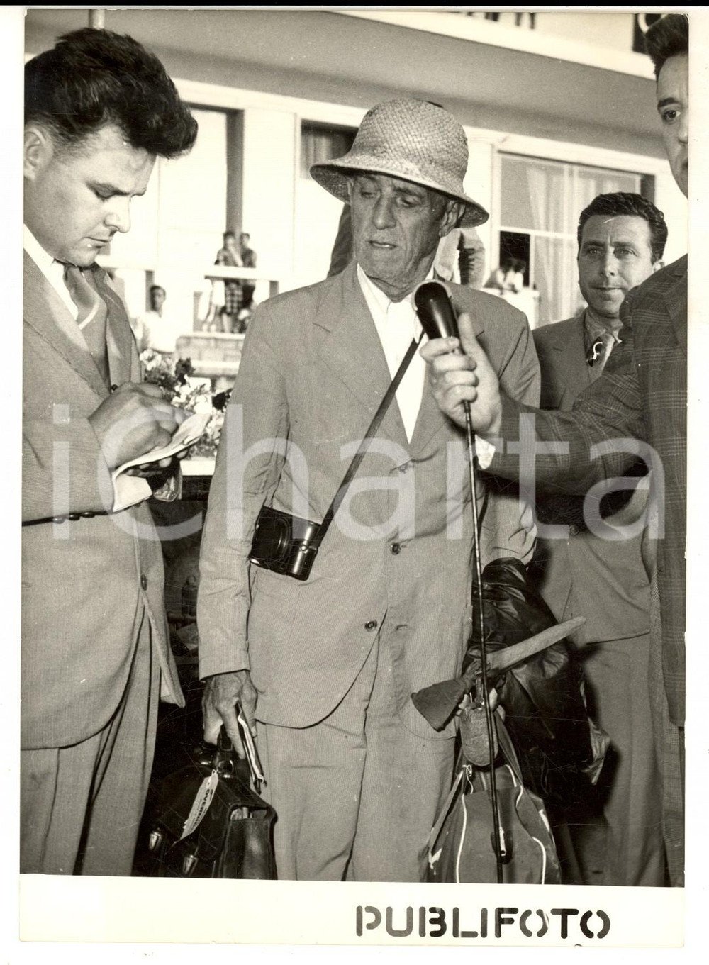 Fotografia d epoca originale 1954 ROMA Piero GHIGLIONE sopravvissuto alla spedizione del MONTE API Foto 14x18 1