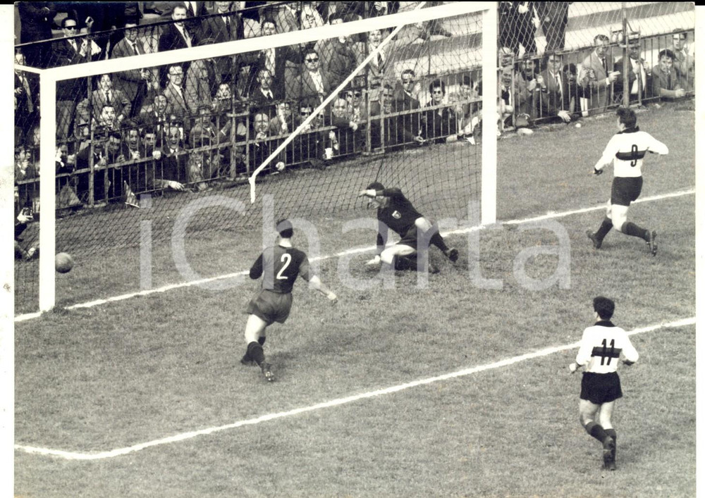 Fotografia d epoca originale 1959 CALCIO SERIE A INTERGENOA Goal di Ferruccio MAZZOLA Foto 18x13 cm 1