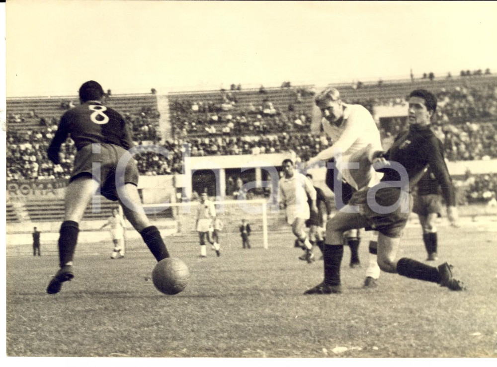Fotografia d epoca originale 1959 CALCIO SERIE A ROMAGENOA 50 Arne SELMOSSON segna il 4Â° goal Foto 18x13 1