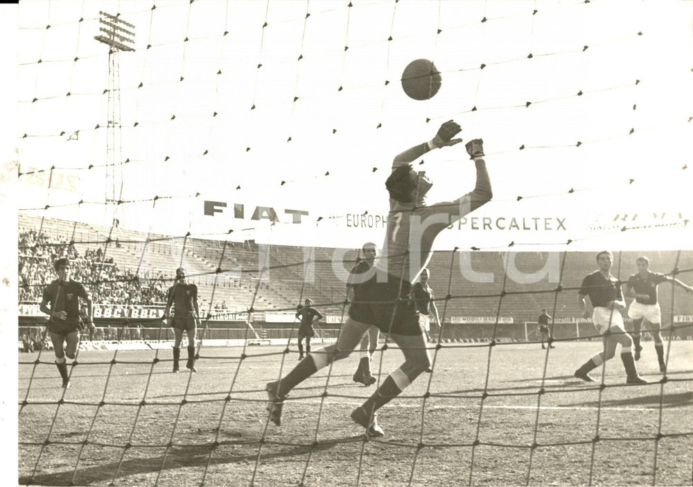 Fotografia d epoca originale 1963 CALCIO SERIE A FIORENTINAGENOA Gastone BEAN segna su punizione Foto 1