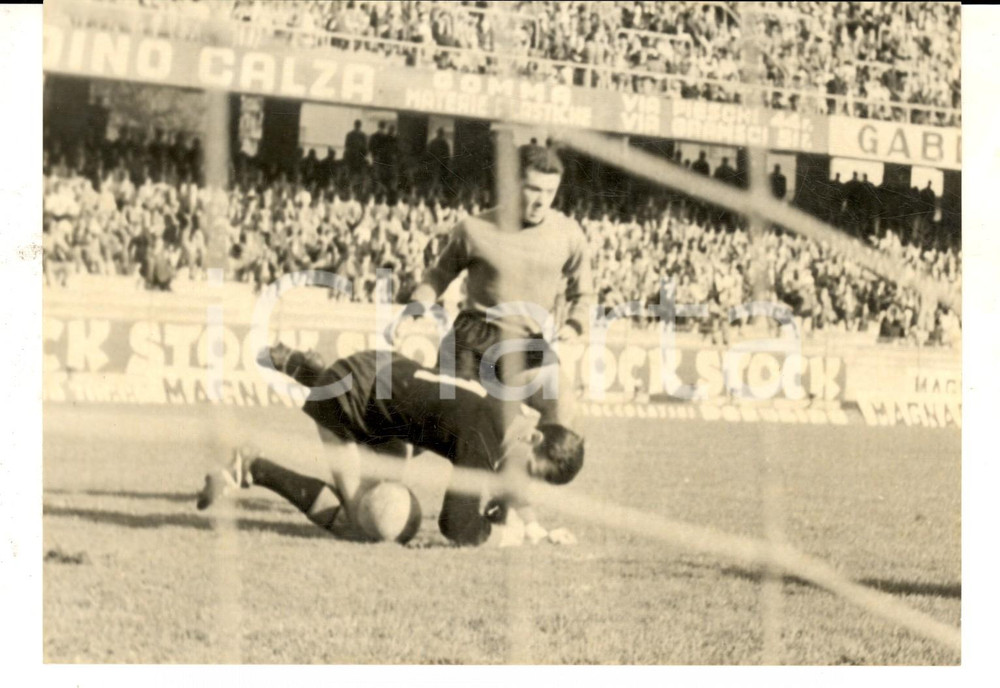 Fotografia d epoca originale 1960 ca CALCIO SERIE A Il portiere del GENOA salva la porta Fotografia 18x13 cm 1
