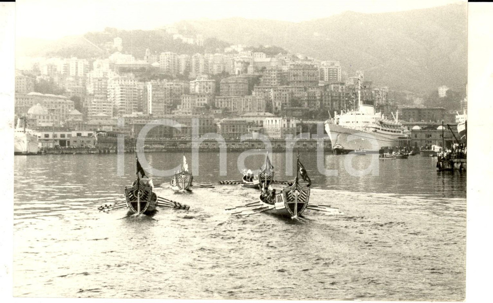 Fotografia d epoca originale 1960 ca GENOVA Regata delle REPUBBLICHE MARINARE in porto Foto 18x13 cm 1