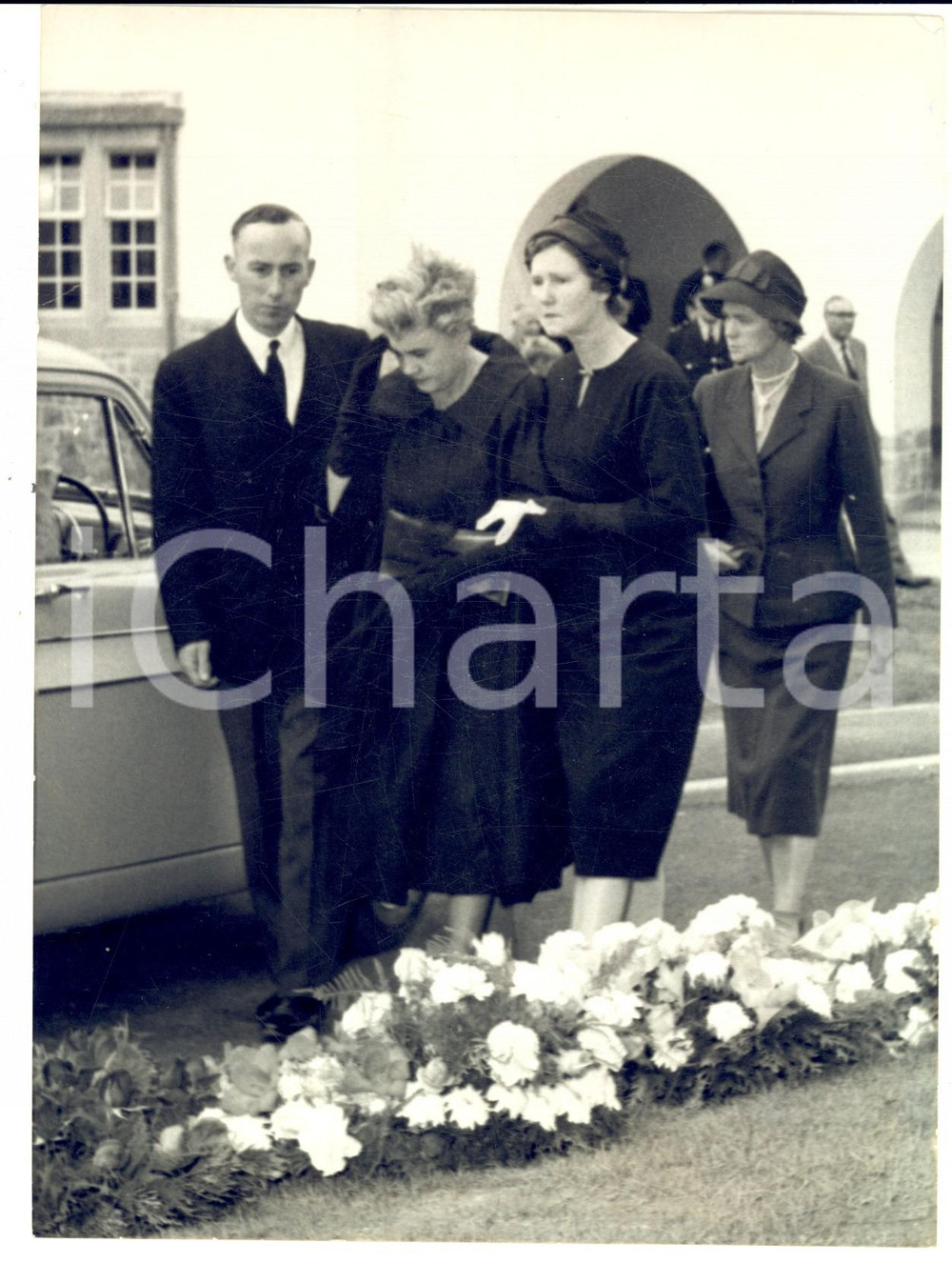 Fotografia d epoca originale 1960 CROESYCEILIOG Jennie LEE after the funeral of husband Aneurin BEVAN Photo 1