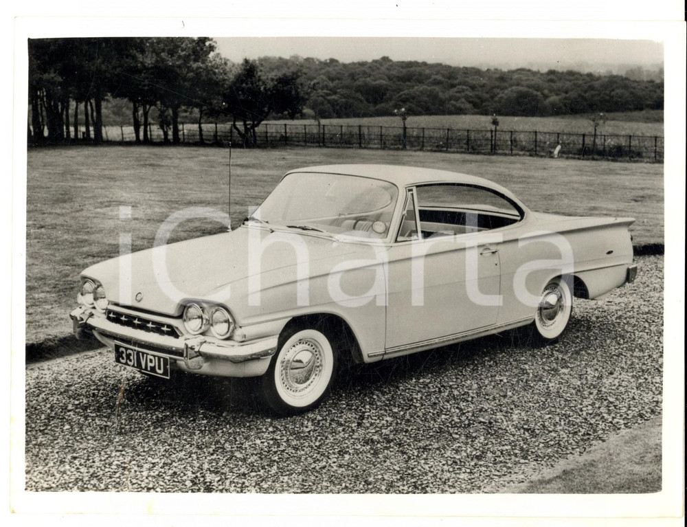 Fotografia d epoca originale 1961 AUTOMOBILI La nuova FORD CONSUL CAPRI Foto DANNEGGIATA 20x16 cm 1