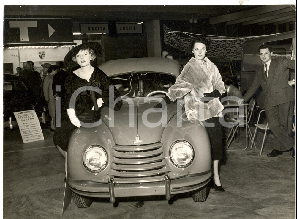 Fotografia d epoca originale 1953 TORINO Salone dell Auto  Modelle con pellicce VISCARDI e nuova DKW Foto 1