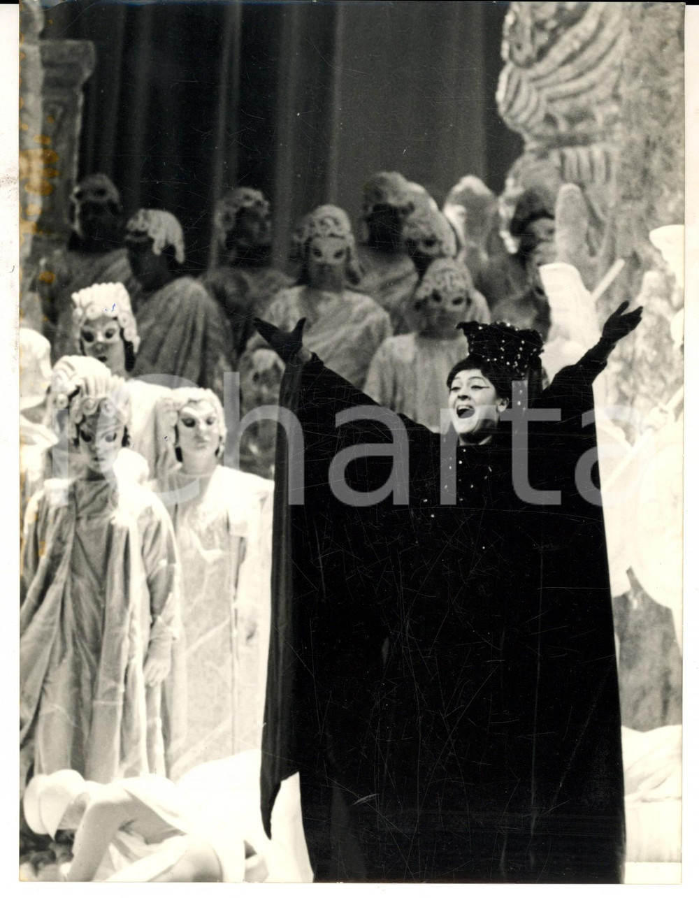 Fotografia d epoca originale 1966 MILANO TEATRO ALLA SCALA Fiorenza COSSOTTO nell  OLIMPIA Foto 18x24 1