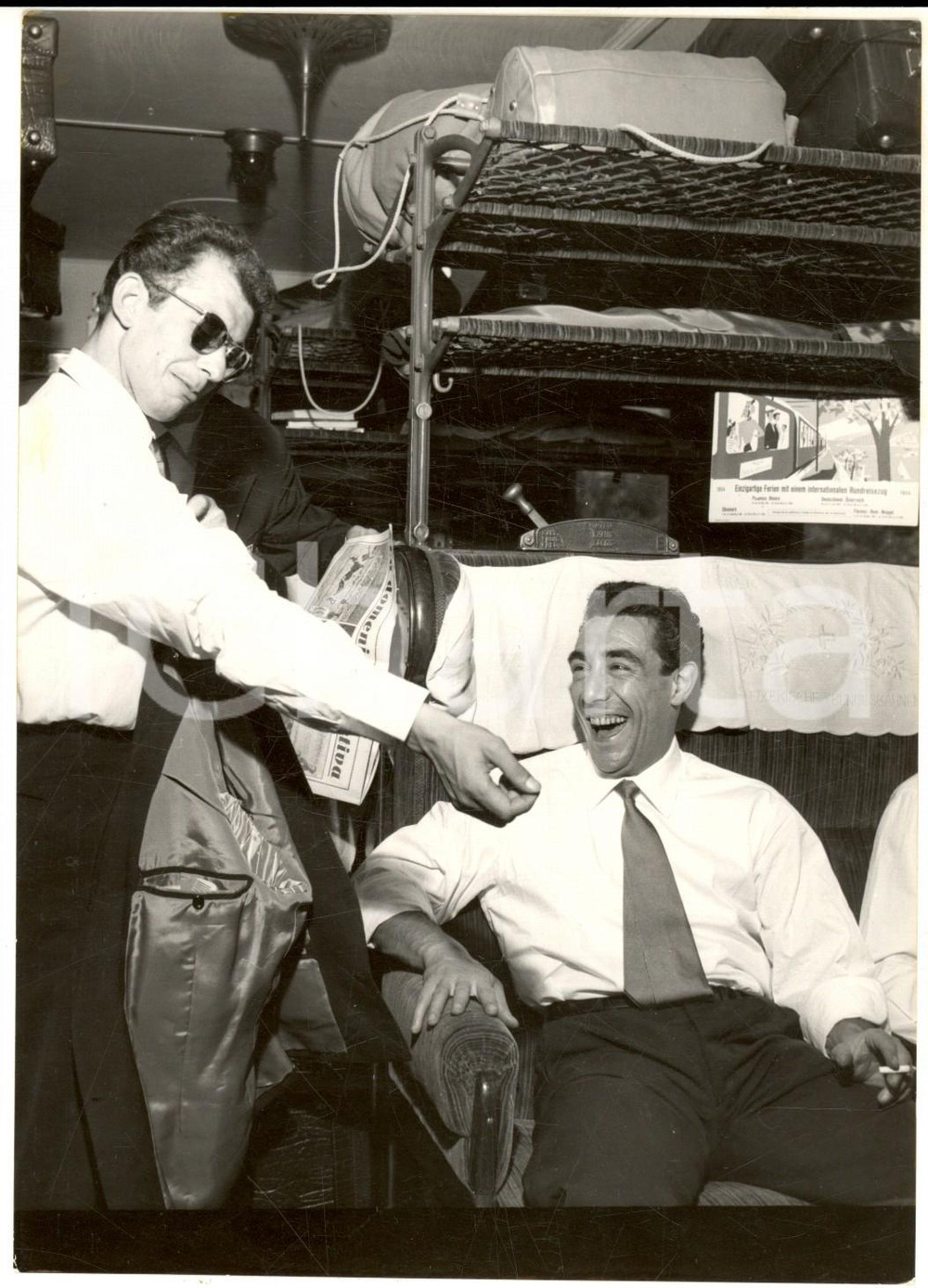 Fotografia d epoca originale 1954 SVIZZERA MONDIALI CALCIO Ermes MUCCINELLI e Benito LORENZI in viaggio Foto 1