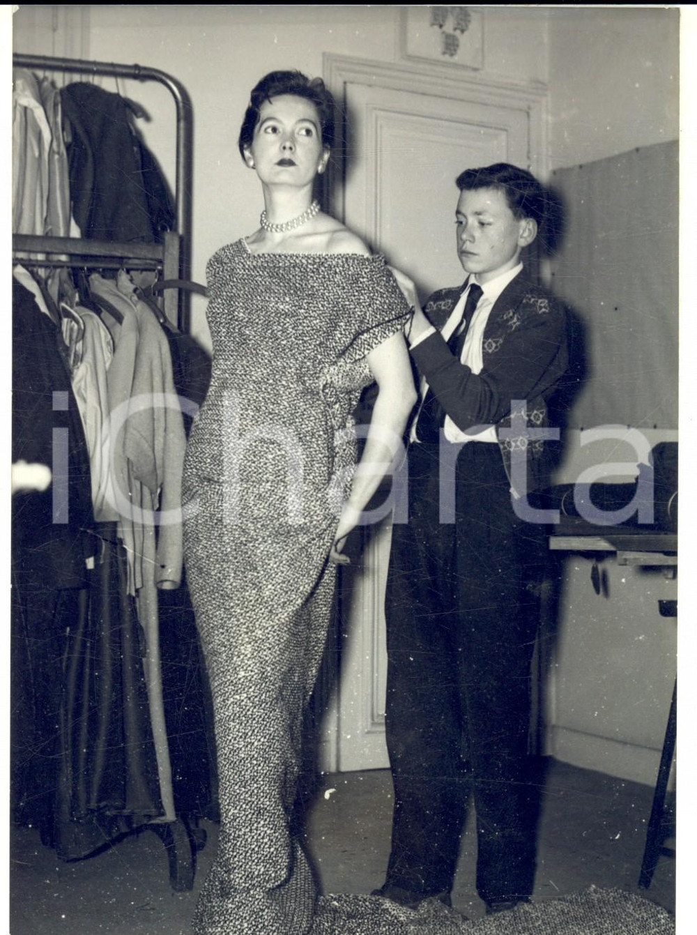 Fotografia d epoca originale 1956 PARIS MODE Jean CAUDILLON, le plus jeune couturier de France Photo 12x17 1