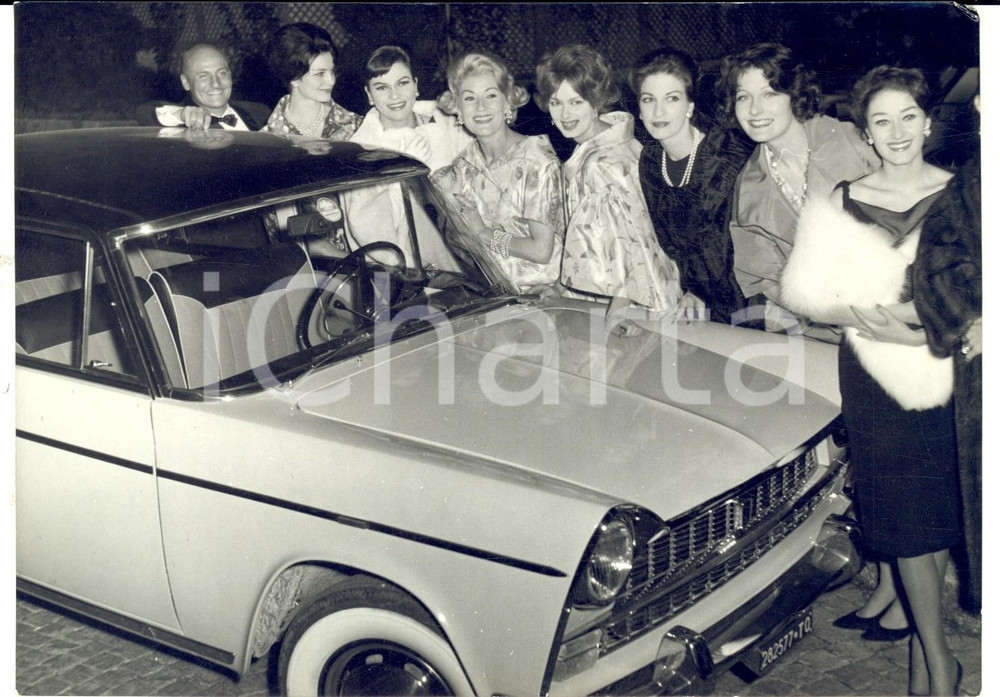 Fotografia d epoca originale 1959 Casinò di ST VINCENT Pierre BALMAIN a una sfilata di moda Foto 18x13 1