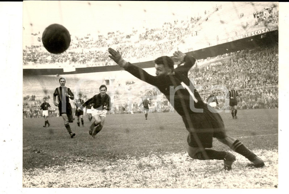 Fotografia d epoca originale 1957 CALCIO SERIE A MILANATALANTA 50 Goal di Gastone BEAN Foto 18x13  cm 1