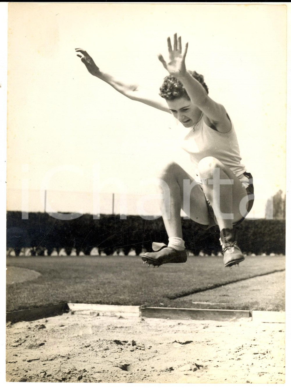 Fotografia d epoca originale 1953 RICHMOND UK ATHLETICS Long jumper Betty HUBBLE Photo 13x18 cm 1