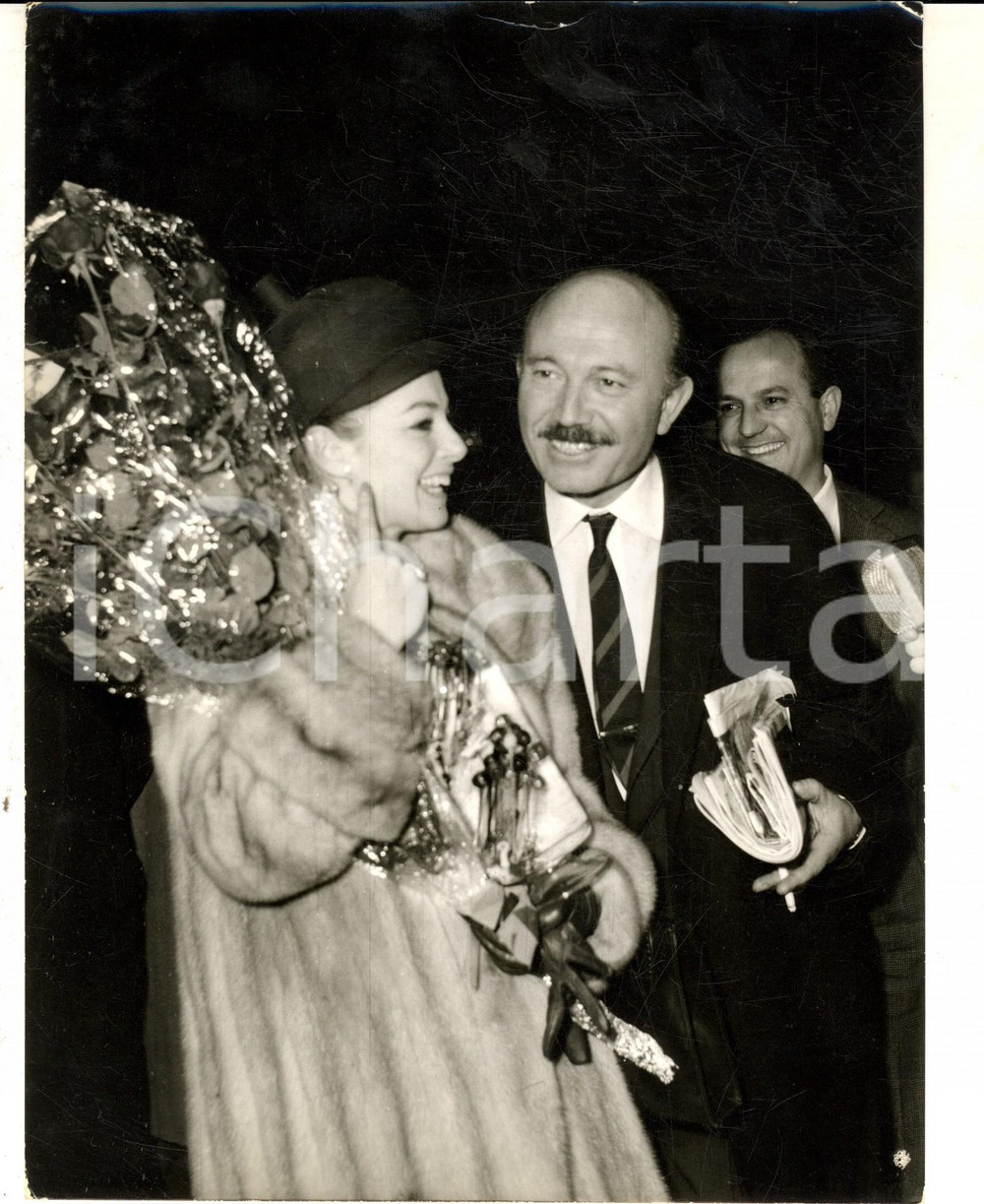 Fotografia d epoca originale 1962 ROMA Anna Maria PIERANGELI e Armando TROVAIOLI novelli sposi Foto 1