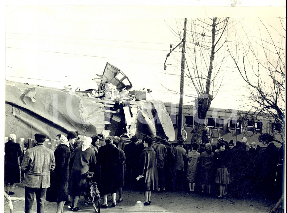 Fotografia d epoca originale 1962 BOLOGNA Deragliamento treno BARI/MILANO  I soccorsi Foto DANNEGGIATA 1