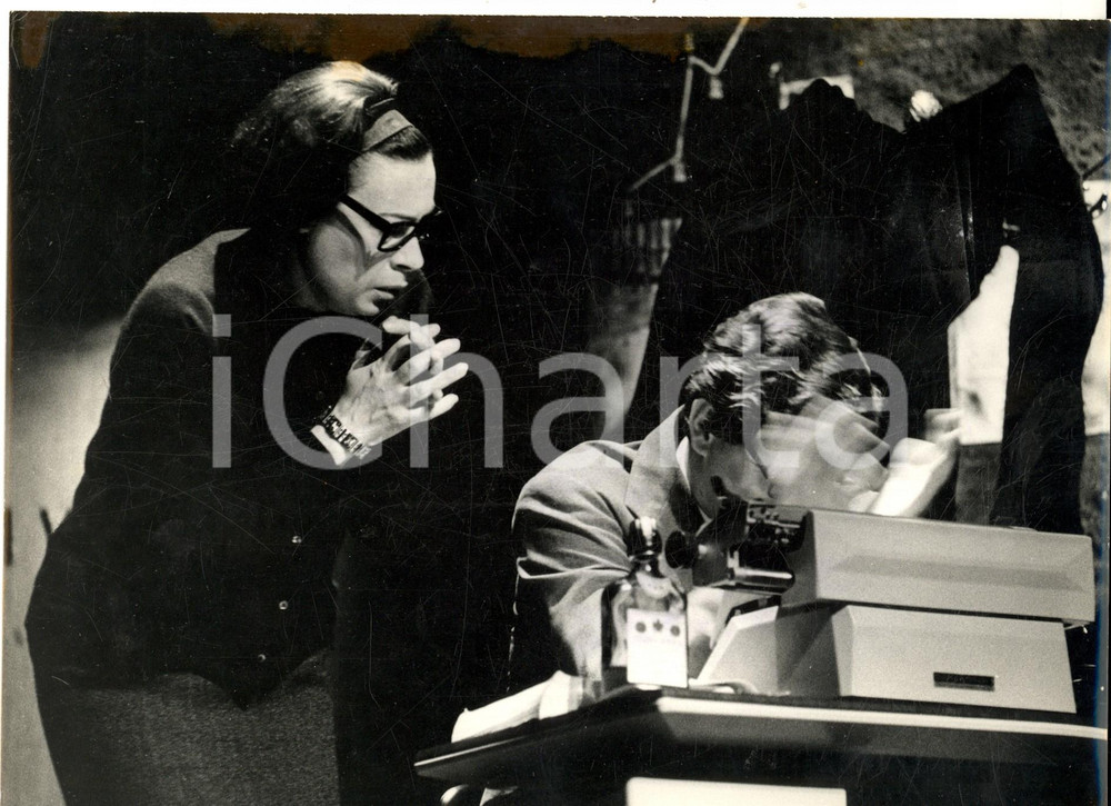 Fotografia d epoca originale 1965 MILANO TEATRO MANZONI Compagnia Informativa 65 recita contor la fame Foto 1