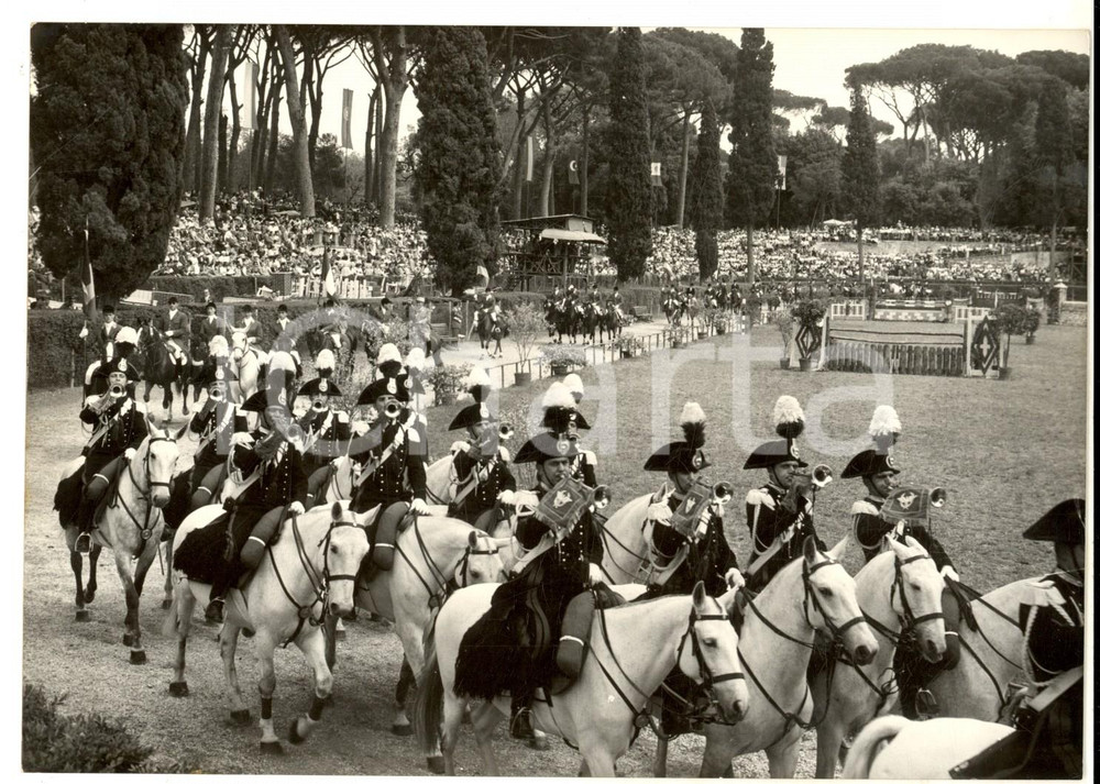 Fotografia d epoca originale 1959 ROMA 28Â° Concorso Ippico  Fanfara dei Carabinieri a cavallo Foto 18x13 cm 1