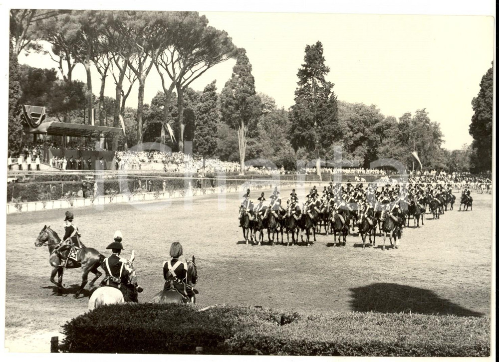 Fotografia d epoca originale 1959 ROMA IPPICA GRONCHI e DE GAULLE assistono a sfilata dei Carabinieri Foto 1