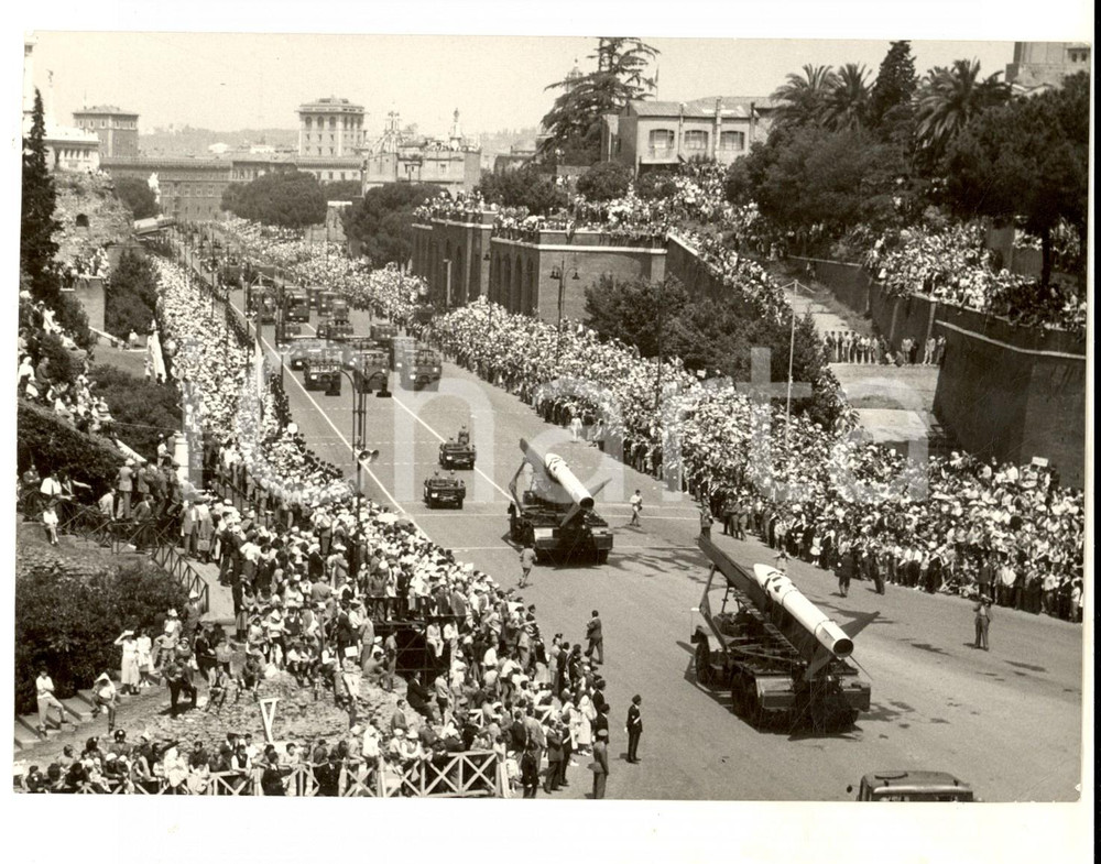 Fotografia d epoca originale 1958 ROMA Via dei Fori Imperiali  Rivista militare festa della Repubblica Foto 1