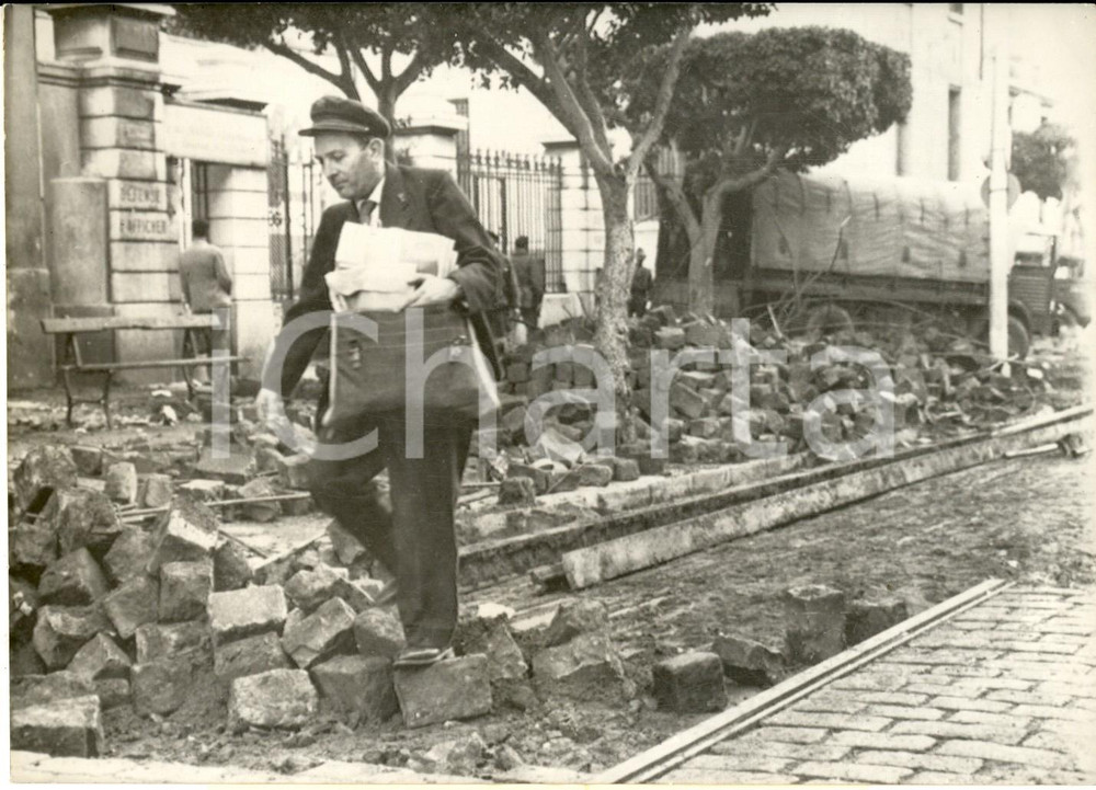 Fotografia d epoca originale 1960 ALGER Travaux pour faire disparaitre les traces de l insurrection Photo 1