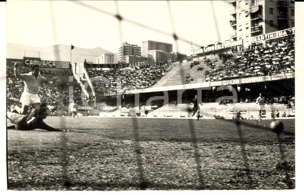 Fotografia d epoca originale 1960 ca CALCIO SERIE A GENOVA MARASSI Azione in area di rigore Foto 18x13 1