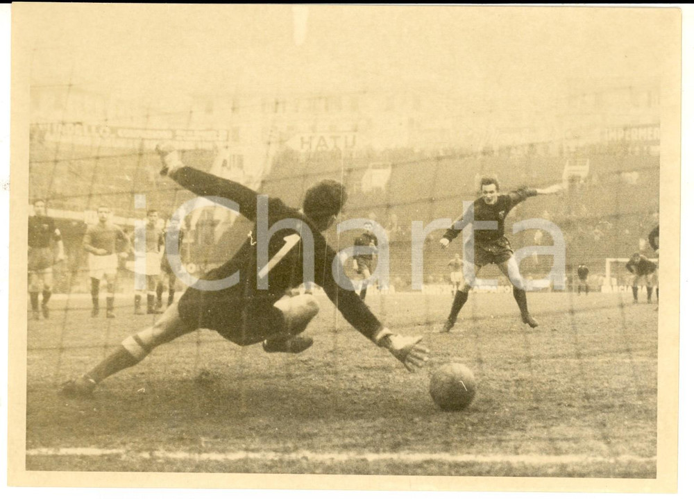 Fotografia d epoca originale 1960 ca CALCIO SERIE A GENOVA MARASSI Rigore per il GENOA Foto 18x13 cm 1