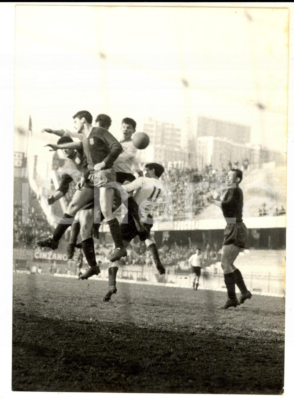 Fotografia d epoca originale 1960 ca CALCIO SERIE A GENOVA Mischia nell area del GENOA Fotografia 13x18 cm 1