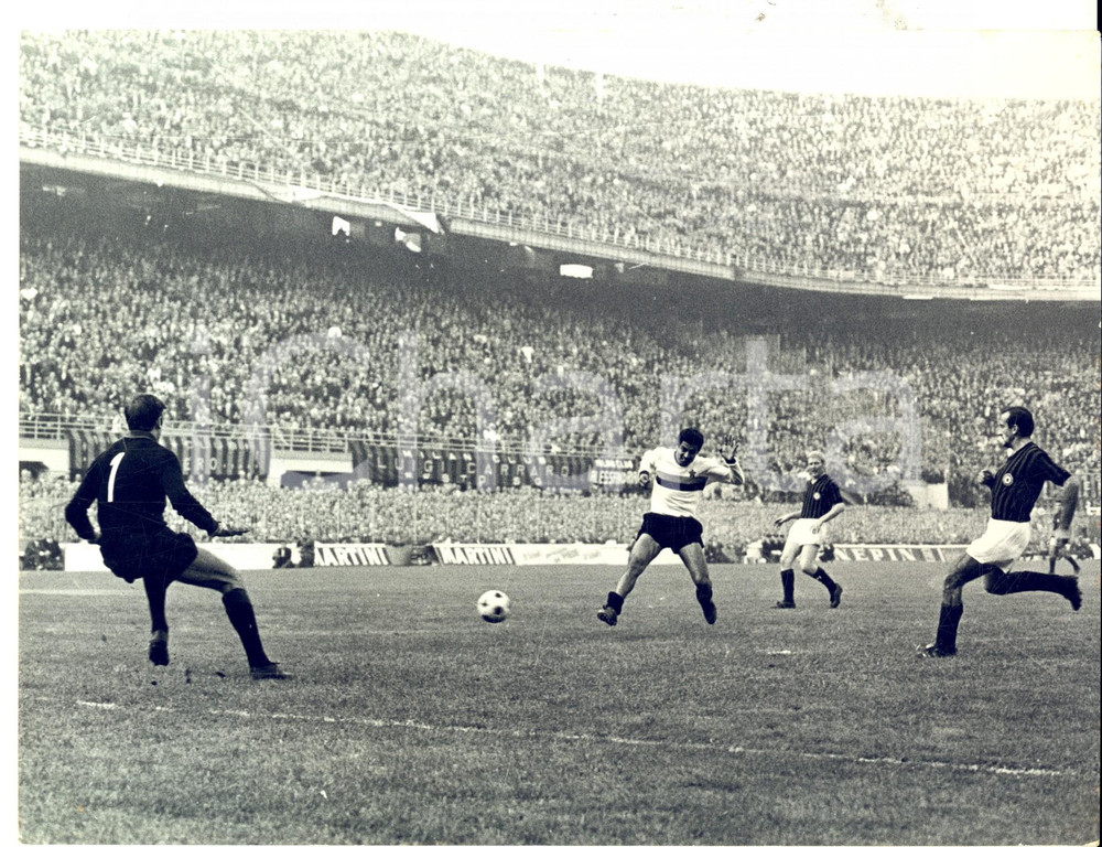 Fotografia d epoca originale 1967 CALCIO SERIE A MILANINTER Goal di Victor BENITEZ Fotografia 24x18 cm 1